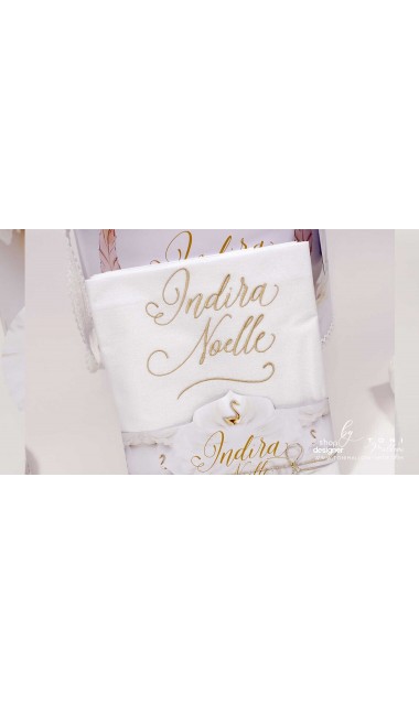 Trusou botez alb cu auriu deosebit de elegant cu lebade gold si broderie customizata Gold Swan 17
